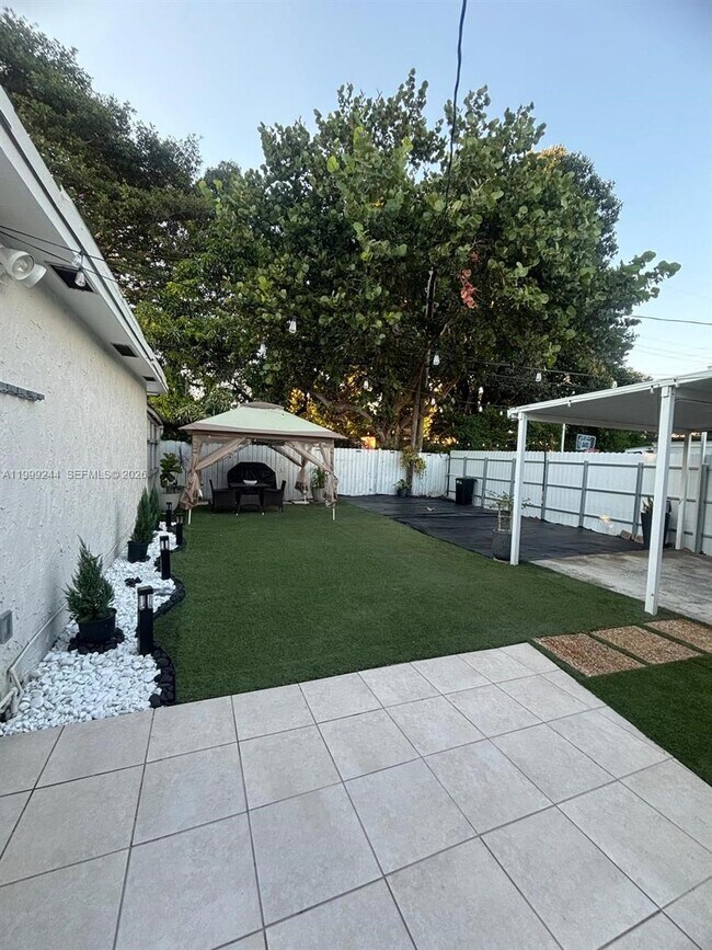 Building Photo - 434 Tamiami Blvd