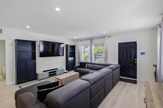 Building Photo - Northeast 17th Terrace, Fort Lauderdale, FL 33304 - 2 BR 2 BA house