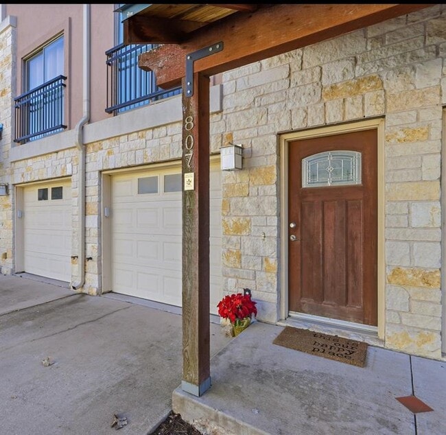 Building Photo - 13420 Lyndhurst St
