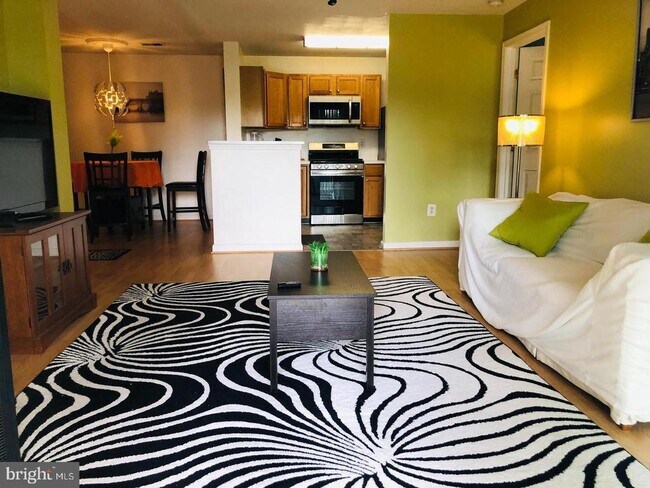 Building Photo - 1055 Gardenview Loop