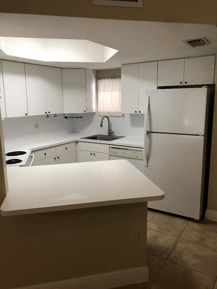 KITCHEN - 8343 Lake Dr