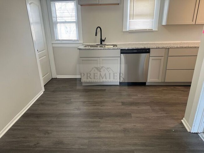 Building Photo - 304 E Monroe St Buckner MO 64016 - 4 bed/ ...