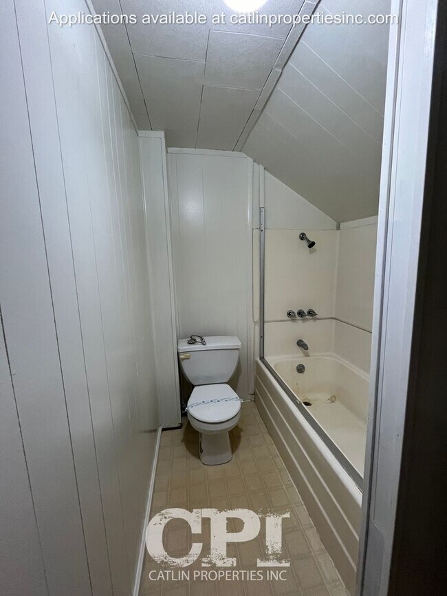 Building Photo - Holiday Special - 1/2 First Month's rent!!