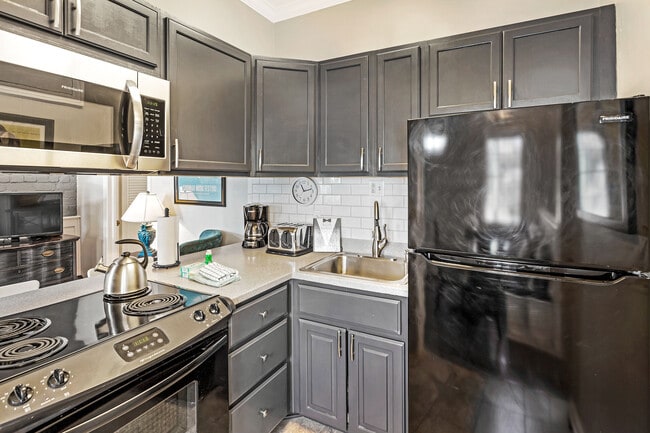 Building Photo - 545 E Congress St