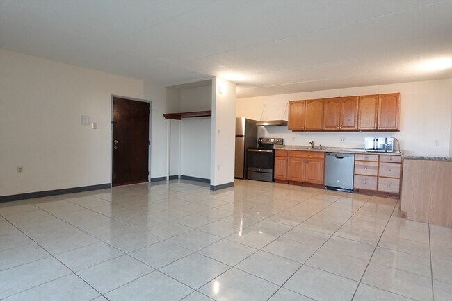 Building Photo - 37 Skyline Dr