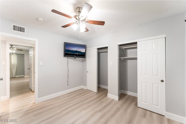 Building Photo - 2905 Kings Way