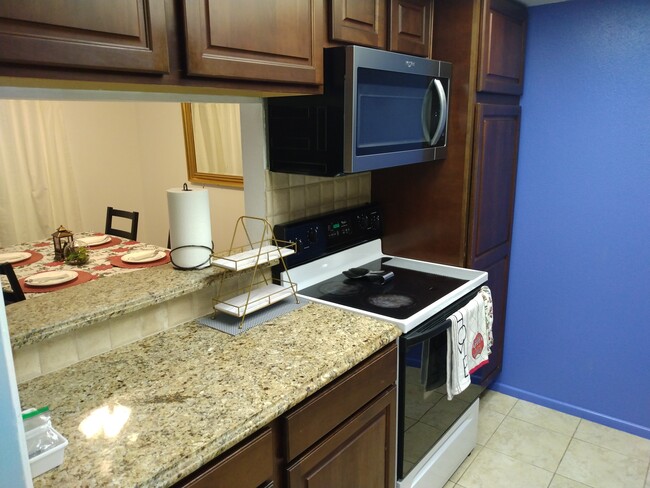 2-bedroom kitchen - 8401 N New Braunfels Ave