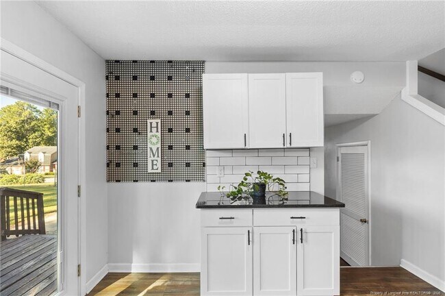 Building Photo - 5839 Rivercroft Rd
