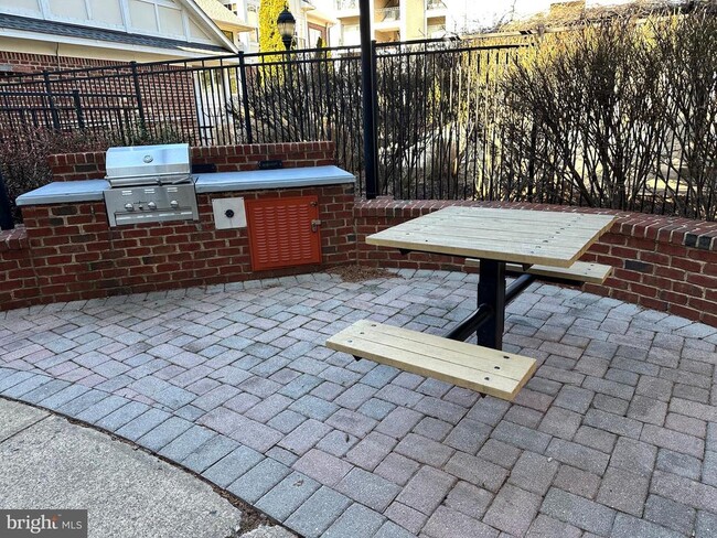 Building Photo - 12901 Centre Park Cir