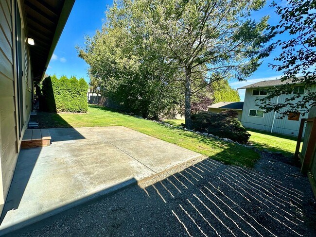 Building Photo - 5831 Pioneer Ridge Pl