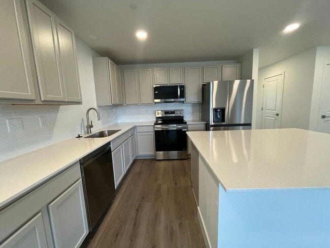 Building Photo - Brand New Home in Mosaic