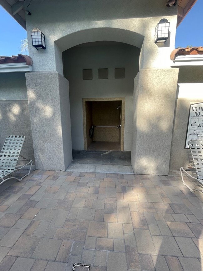 Building Photo - Very Spacious 1 Bed, 1 Bath Condo in Mission Viejo For Rent-In Unit Laundry and Attached Garage