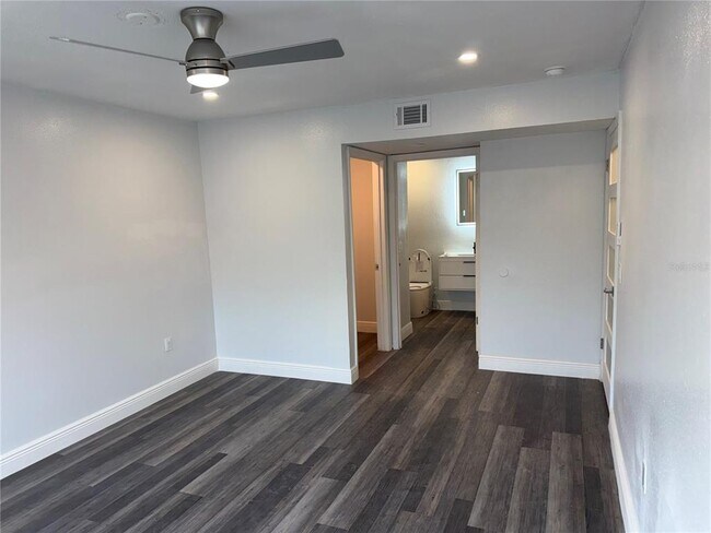 Building Photo - 9481 Highland Oak Dr