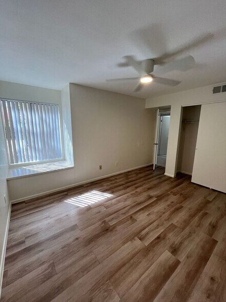 Building Photo - 1201 S McClintock Dr