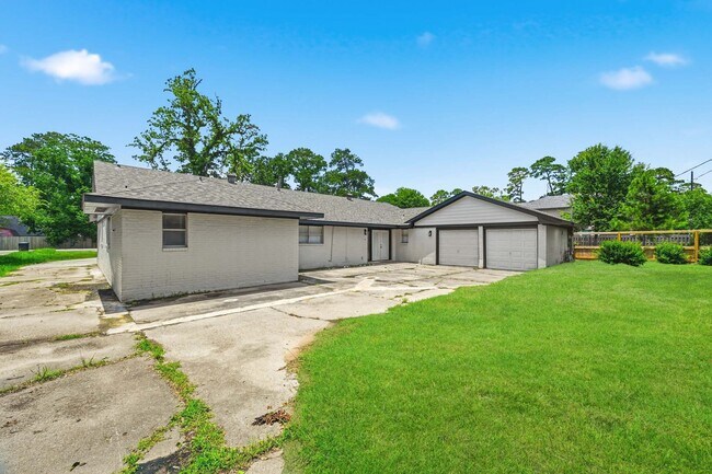 Building Photo - 1310 Burning Tree Rd