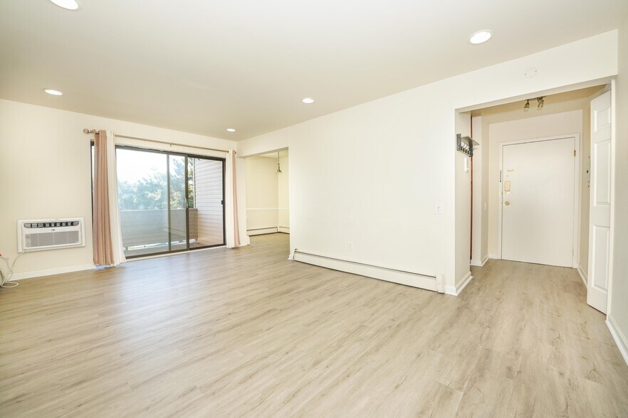 Building Photo - 1 River Rd