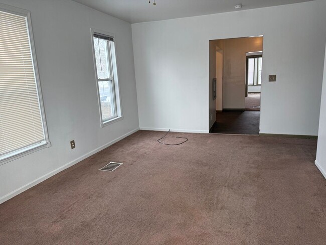 Building Photo - Hewitt,S.85