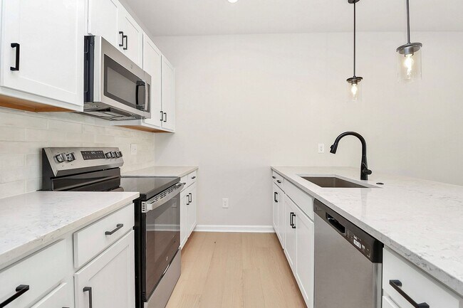 Building Photo - 5855 Executive Center Dr