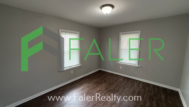 Building Photo - Show-stopping rental available!