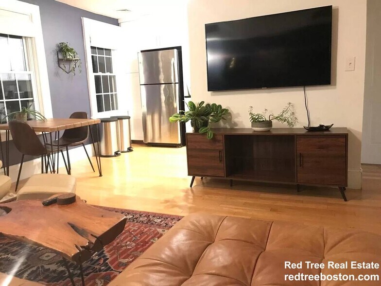 Building Photo - 445 Main St