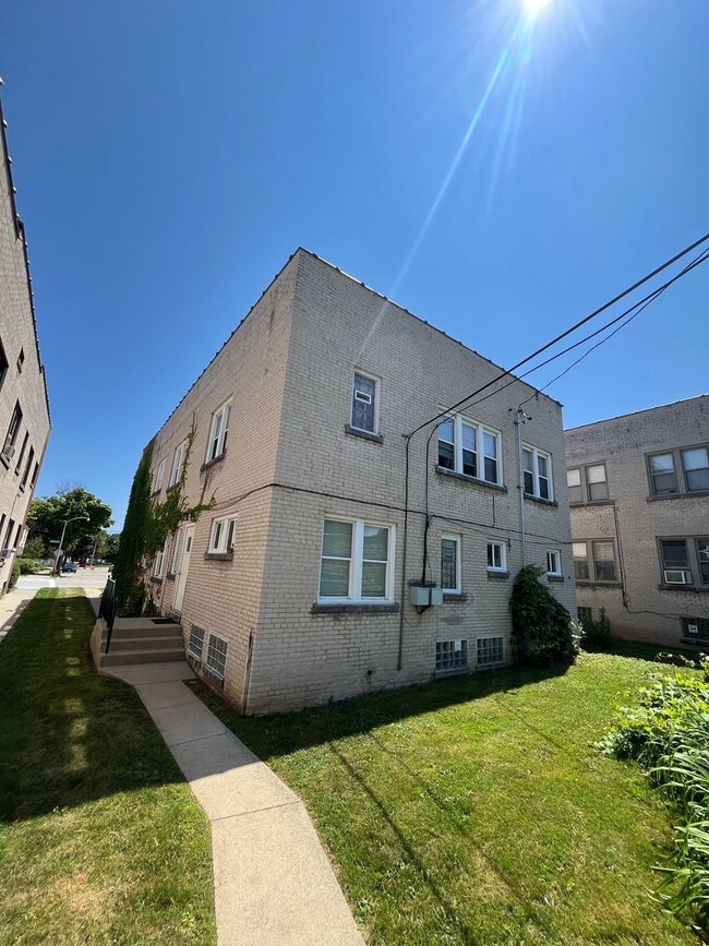 Building Photo - 3279 S Kinnickinnic Ave. (6 Unit)