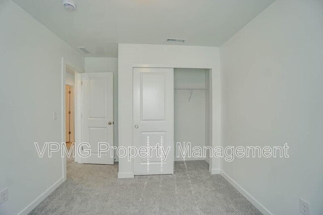 Building Photo - 2301 SW 5th Pl