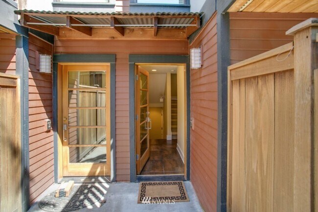 Building Photo - 1017 N 39th St