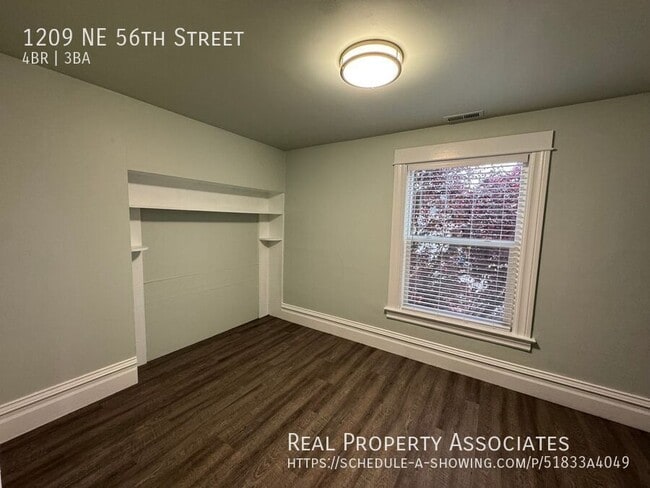 Building Photo - 1209 NE 56th St