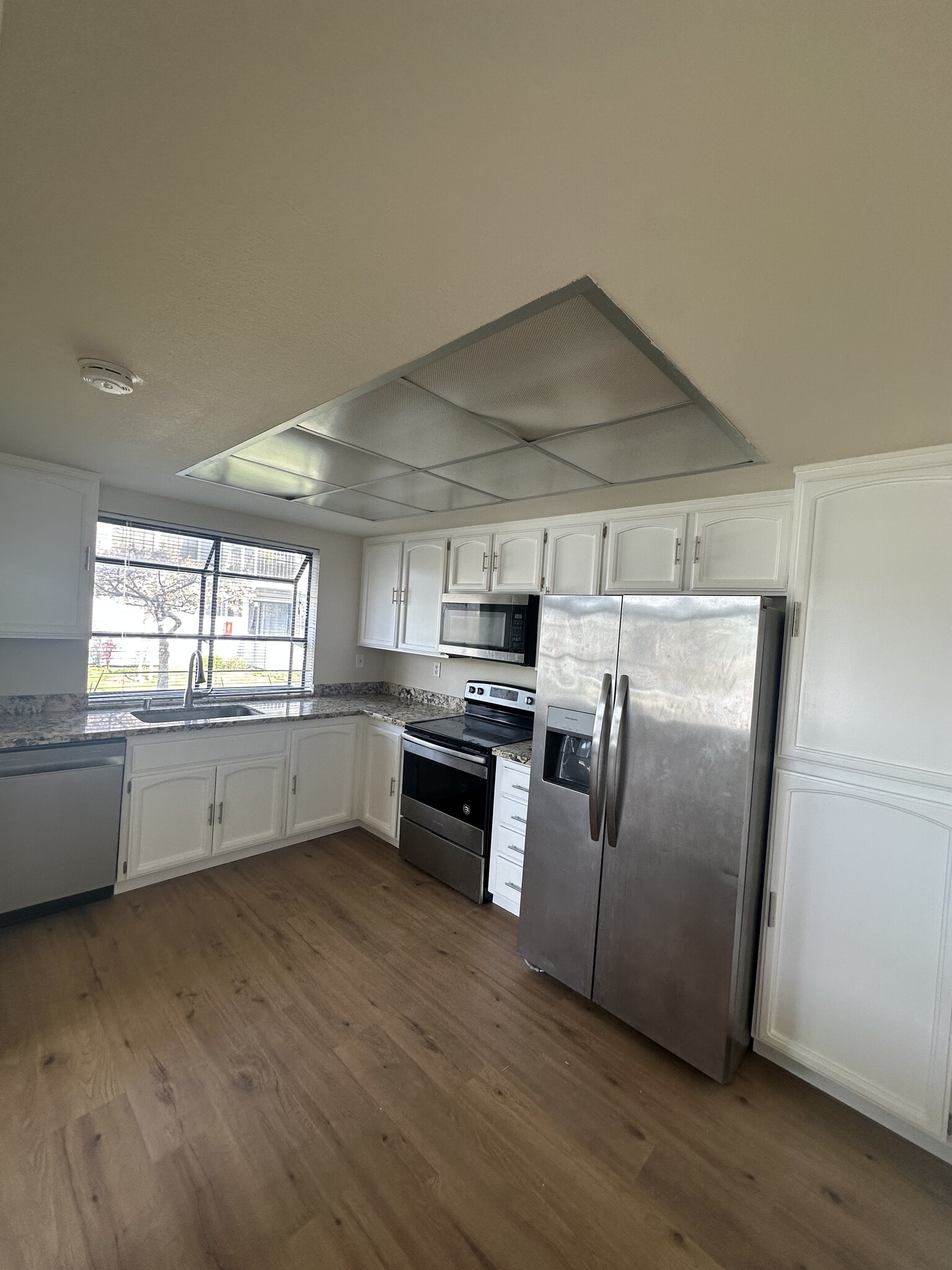 Building Photo - 2017 Vista del Mar