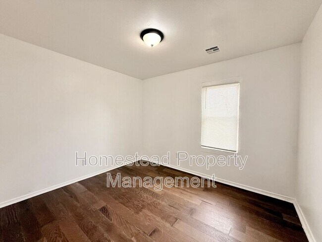 Building Photo - 4101 SE 42nd St