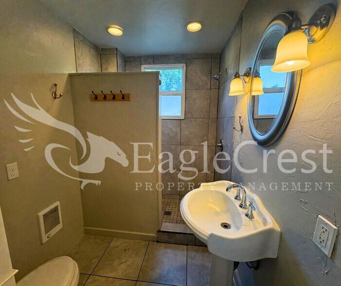 Building Photo - Charming 3BR Home with Spacious Yard & Bonus Living Space! $200.00 OFF 2nd Month Rent!!
