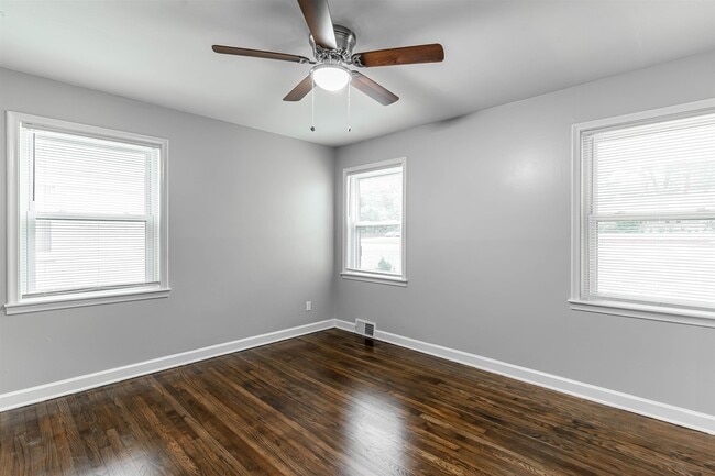 Building Photo - 345 S White Station Rd