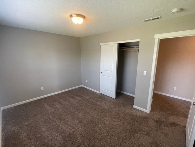 Building Photo - Mead Schools-4 bedrooms, 2 bathrooms House with 2 Car Detached Garage