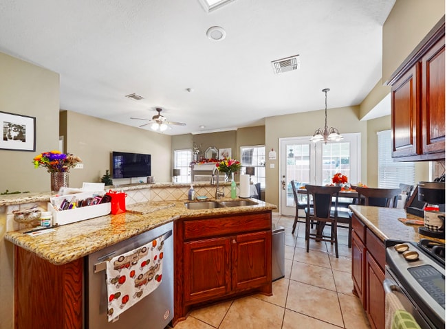 Building Photo - Welcome to Bay Glen!