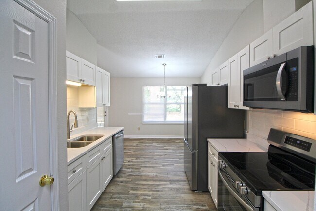 Building Photo - Charming Newly Renovated 3-Bedroom, 2-Bath...