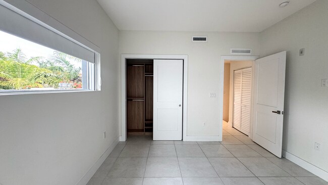 Building Photo - Jefferson Palms - Miami beach