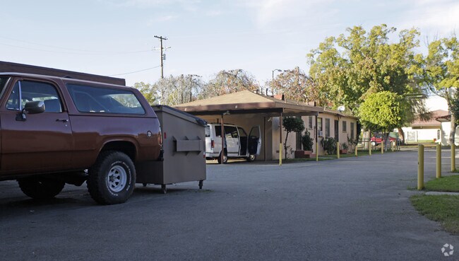 Building Photo - 125 W 4th St