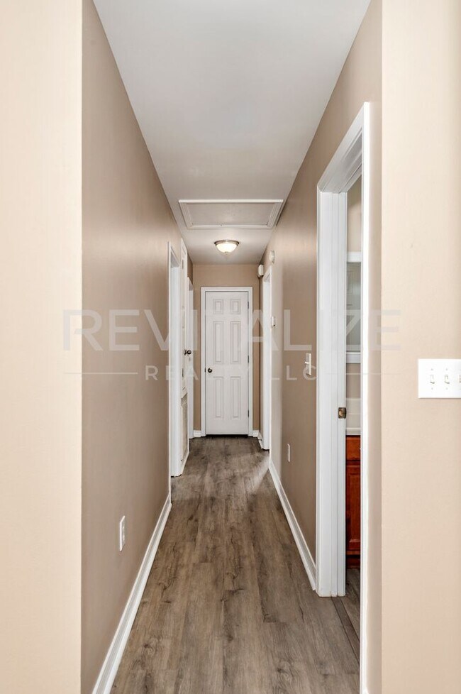 Building Photo - 1549 Majesty Loop