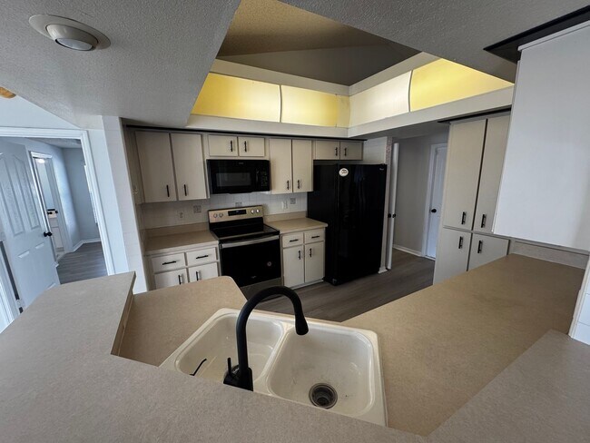 Building Photo - ? Move-In Ready 3/2/2 Near Ocala – Nearly 2,000 Sq Ft & Beautifully Updated! ?