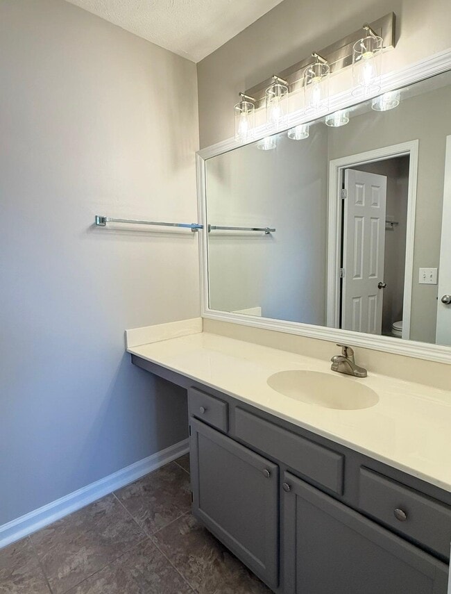 Building Photo - 517 White River Dr