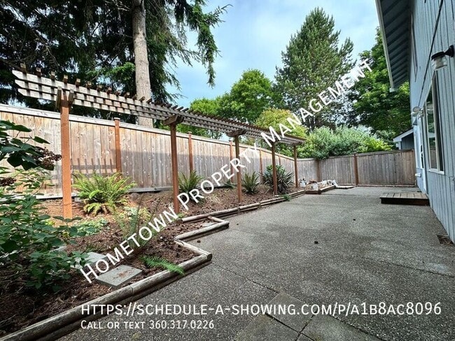 Building Photo - 4403 Chardonnay Dr SE