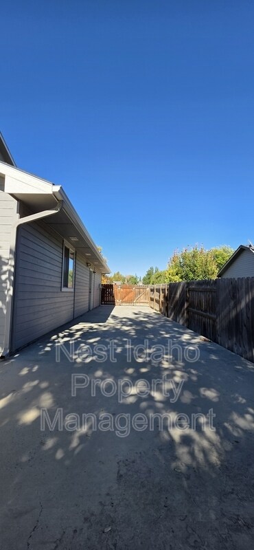 Building Photo - 2735 S Spring Bar Way