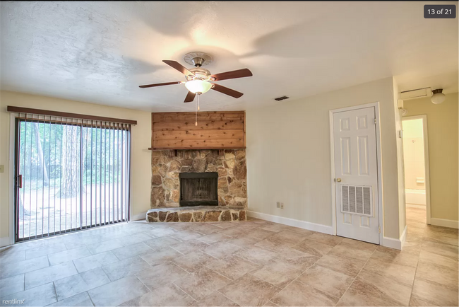 Building Photo - 2 br, 1 bath Duplex - 4789 Leah Court 4789