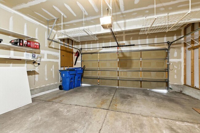 Building Photo - Beautiful, Well-Maintained 4 Bed/4 Bath Ho...