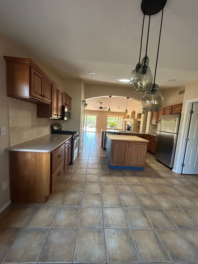 Building Photo - 2384 E Bonita Canyon Dr