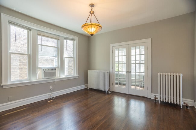 Building Photo - 2037 W Estes Ave