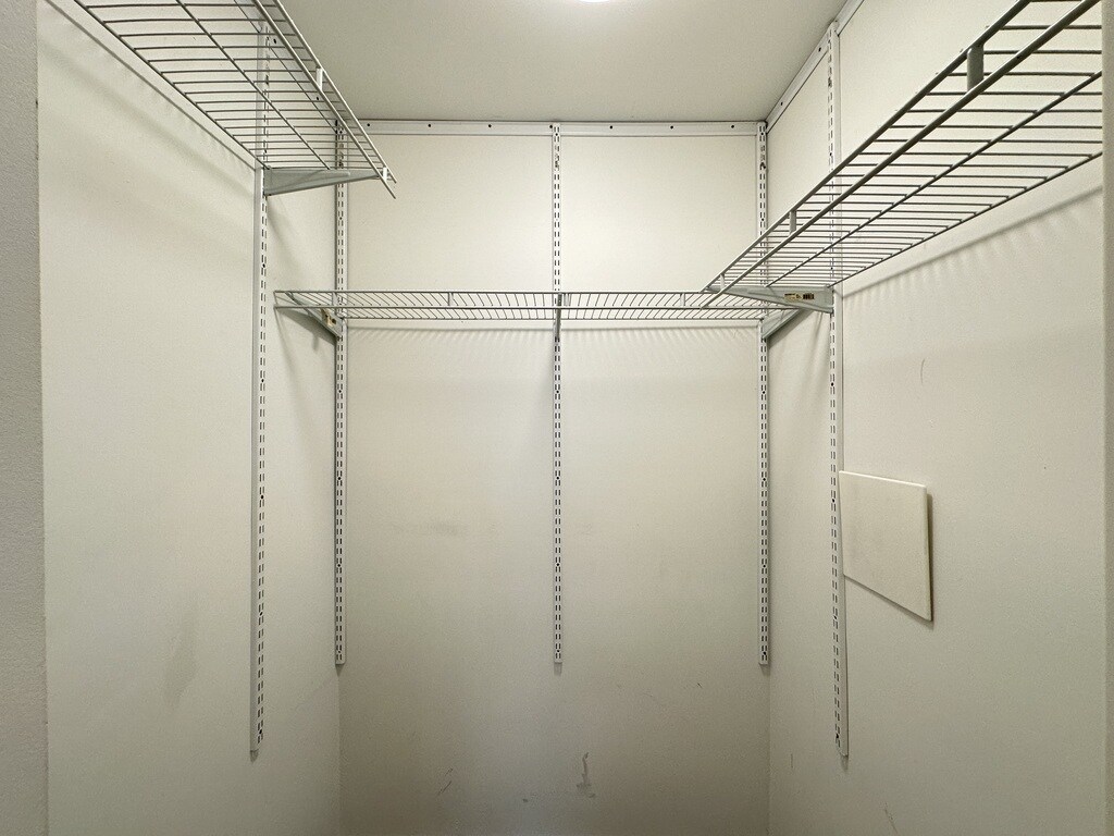 Building Photo - 434.5 W Belden Ave