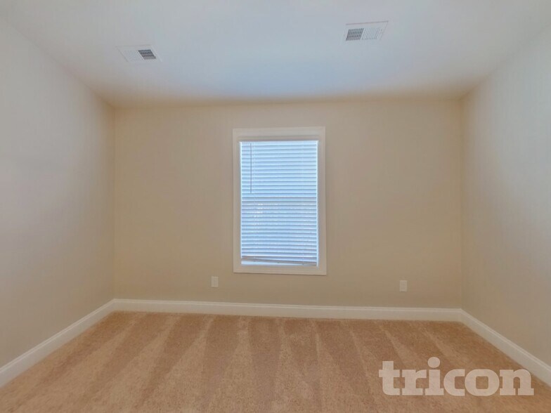 Building Photo - 154 Tradesmen Trl