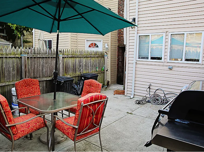 Building Photo - 1413 E Berks St