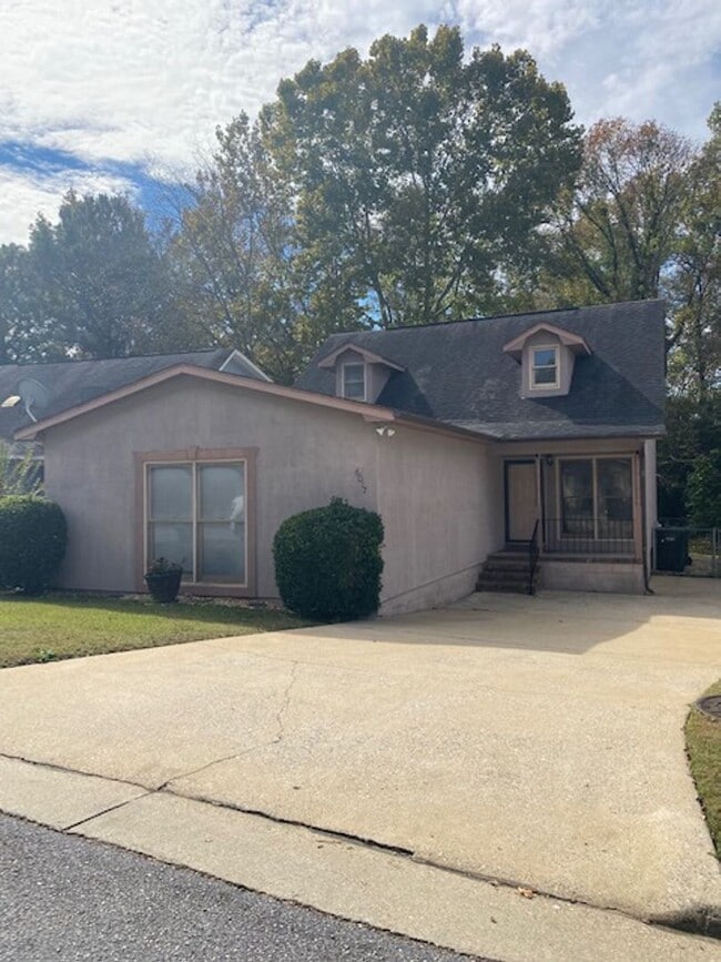 Primary Photo - Quiet North Columbus Home